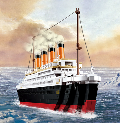 Titanic (Large Model) Building Brick Kit with Jack and Rose Figures (1012 Pcs)